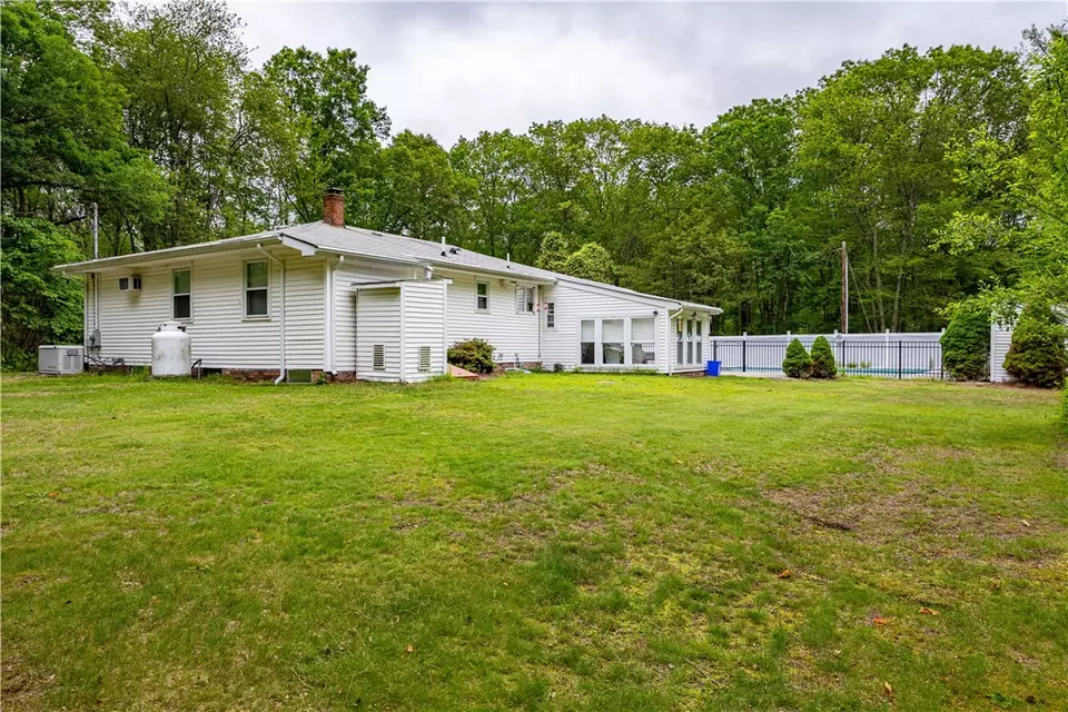 Exterior - 728 Chestnut Hill Rd, Glocester, RI 02814 photo 5 of 8