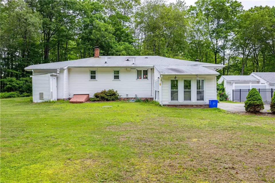 Exterior - 728 Chestnut Hill Rd, Glocester, RI 02814 photo 6 of 8