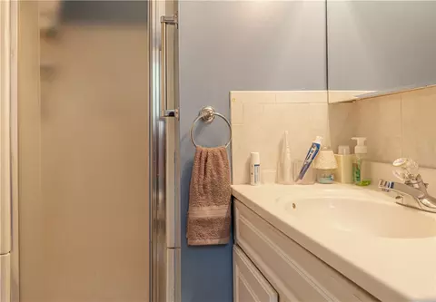 Bath - 728 Chestnut Hill Rd, Glocester, RI 02814 photo 4 of 5