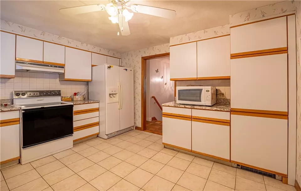 Kitchen - 728 Chestnut Hill Rd, Glocester, RI 02814 photo 2 of 4