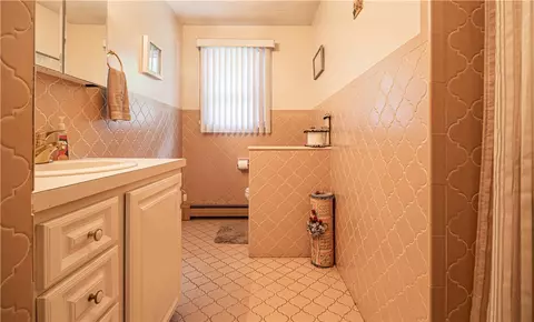 Bath - 728 Chestnut Hill Rd, Glocester, RI 02814 photo 1 of 5