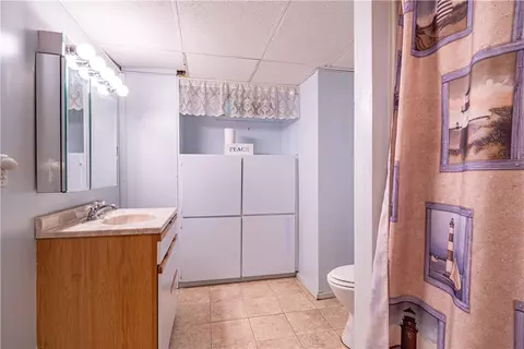 Bath - 728 Chestnut Hill Rd, Glocester, RI 02814 photo 5 of 5