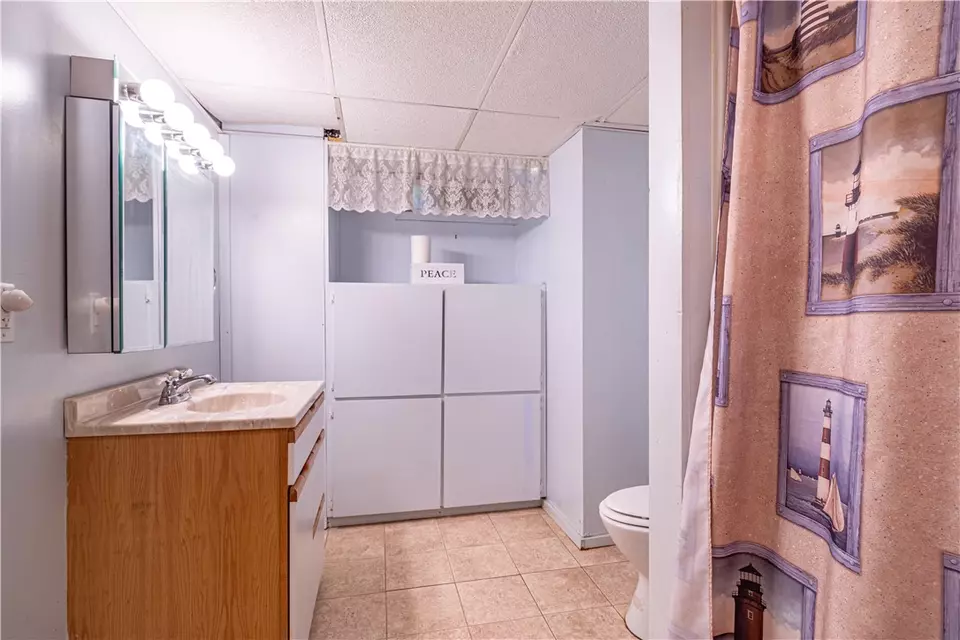 Bath - 728 Chestnut Hill Rd, Glocester, RI 02814 photo 5 of 5