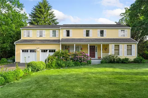 4 Fourth St, Barrington, RI 02806