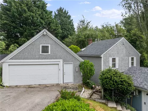 694 Windwood Dr #C, Tiverton, RI 02878
