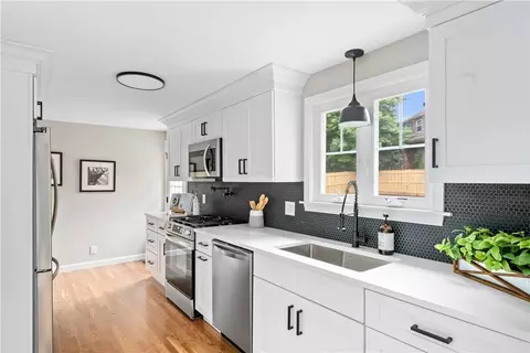 60 Webb Ave, Warwick, RI 02889 photo 2