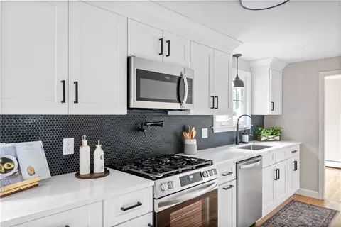 60 Webb Ave, Warwick, RI 02889 photo 3