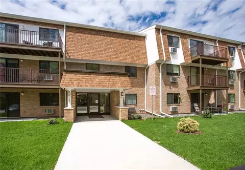 752 Quaker Ln #C311, East Greenwich, RI 02818