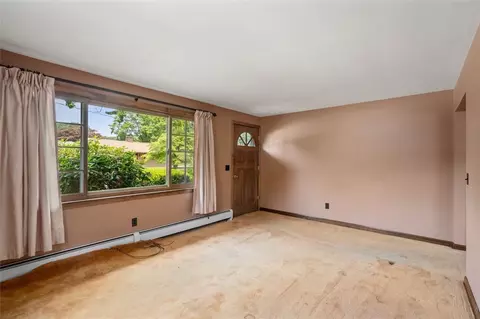 Living - 19 Cindy Ln, Coventry, RI 02816 photo 3 of 6