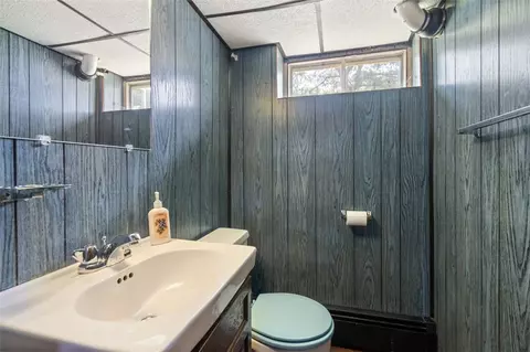 Bath - 19 Cindy Ln, Coventry, RI 02816 photo 2 of 2