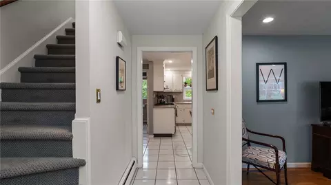 40 Sage Dr, Warwick, RI 02886 photo 9