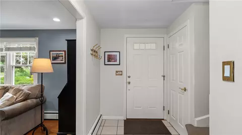 40 Sage Dr, Warwick, RI 02886 photo 8
