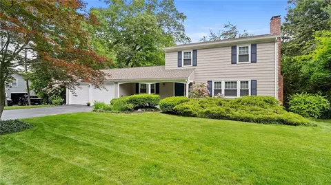 40 Sage Dr, Warwick, RI 02886