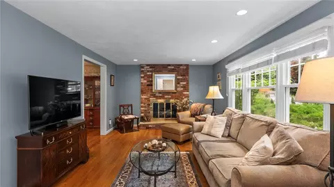 40 Sage Dr, Warwick, RI 02886 photo 11