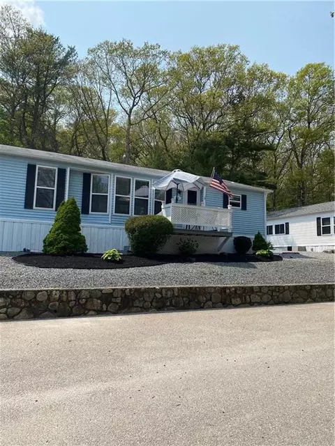 83 Sherwood Valley Ln, Coventry, RI 02816