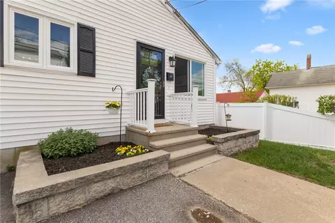 36 Ophelia St, Providence, RI 02909