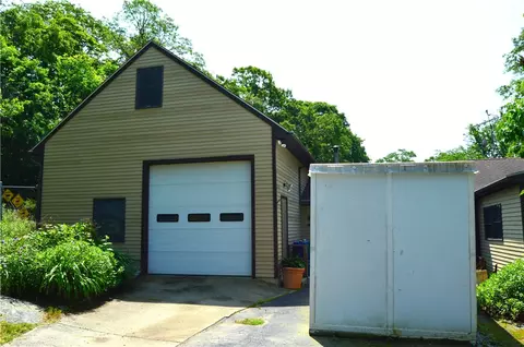 11 Buckeye Brook Rd, Charlestown, RI 02813