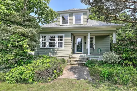 129 Ash St, Warwick, RI 02888