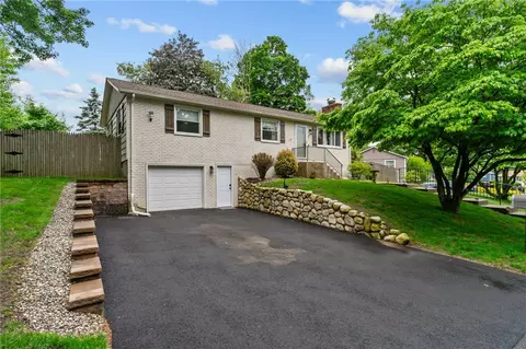 49 Deerfield Dr, West Warwick, RI 02893