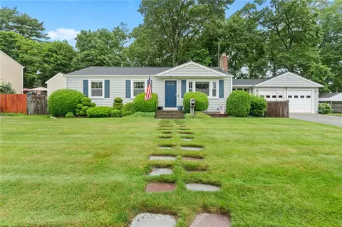 15 Rutland St, Warwick, RI 02888