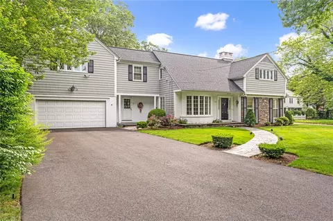 59 King Philip Cir, Warwick, RI 02888