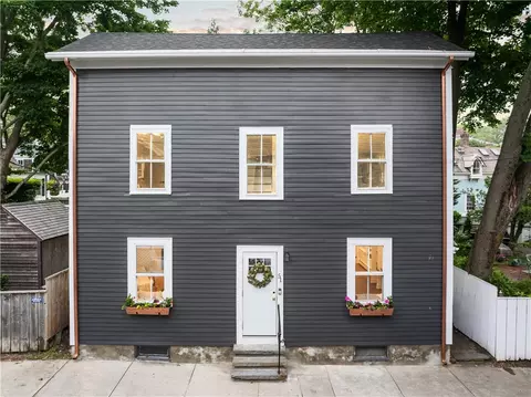 51 Poplar St #1L, Newport, RI 02840