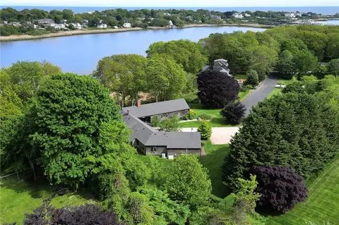 4 Alpond Dr, Newport, RI 02840