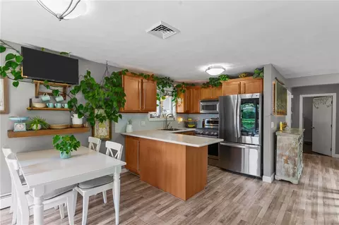68 Everglade Ave, Warwick, RI 02886 photo 4