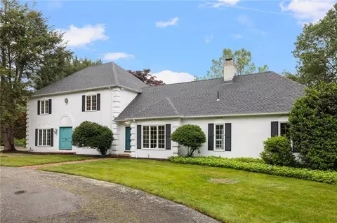 60 Huguenot Dr, East Greenwich, RI 02818
