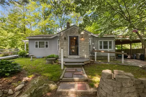 11 Daventry St, Glocester, RI 02814