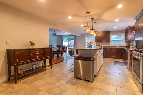 Entry Way - 21 Baldwin Rd, Warwick, RI 02886 photo 1 of 2