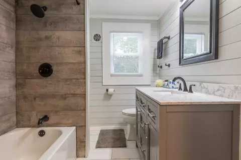 Bath - 21 Baldwin Rd, Warwick, RI 02886 photo 2 of 6