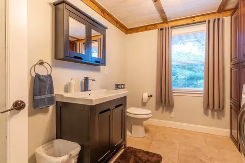 Bath - 21 Baldwin Rd, Warwick, RI 02886 photo 1 of 6