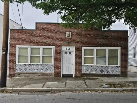 661 Douglas Ave, Providence, RI 02908