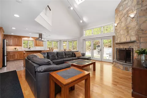 825 Woonsocket Hill Rd, North Smithfield, RI 02896