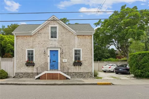 45 Houston Ave, Newport, RI 02840