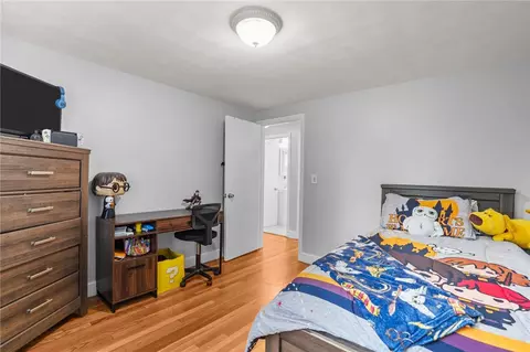 Bedroom - 509 Buttonwoods Ave, Warwick, RI 02886 photo 9 of 11