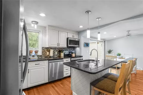 Kitchen - 509 Buttonwoods Ave, Warwick, RI 02886 photo 3 of 4