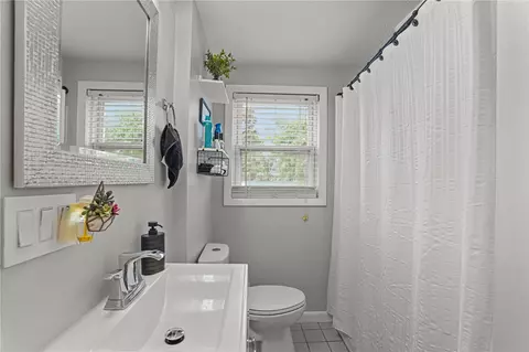 Bath - 509 Buttonwoods Ave, Warwick, RI 02886 photo 1 of 1