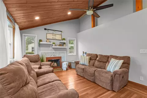 Living - 509 Buttonwoods Ave, Warwick, RI 02886 photo 3 of 3