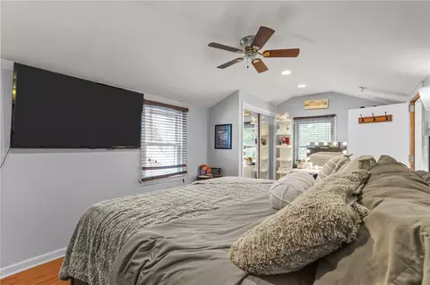Bedroom - 509 Buttonwoods Ave, Warwick, RI 02886 photo 4 of 11