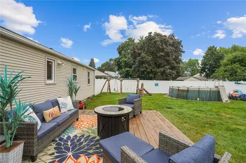 Exterior - 509 Buttonwoods Ave, Warwick, RI 02886 photo 5 of 10