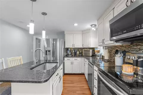 Kitchen - 509 Buttonwoods Ave, Warwick, RI 02886 photo 4 of 4