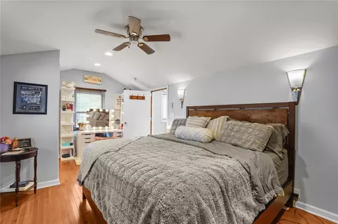Bedroom - 509 Buttonwoods Ave, Warwick, RI 02886 photo 1 of 11