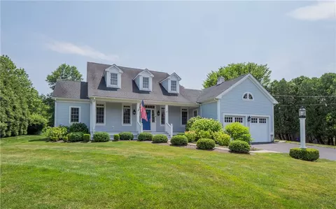 Exterior - 2 Fairview Dr, Bristol, RI 02809 photo 2 of 4