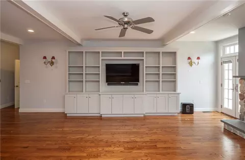Living - 2 Fairview Dr, Bristol, RI 02809 photo 4 of 4