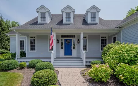 2 Fairview Dr, Bristol, RI 02809