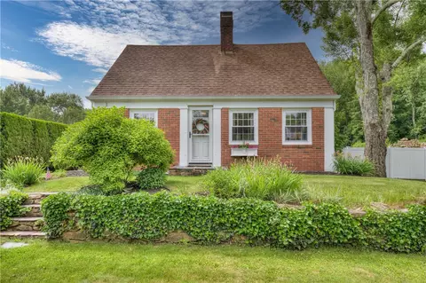 426 Buxton St, North Smithfield, RI 02896