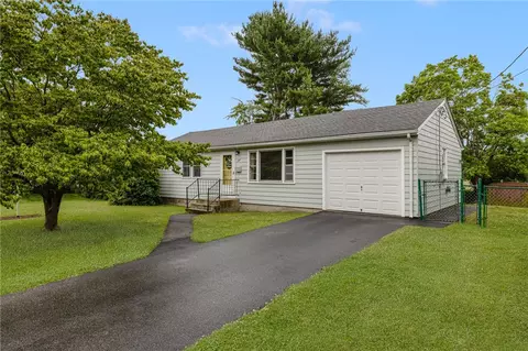 120 Landis Dr, East Greenwich, RI 02818