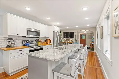 965 Greenville Ave, Greenville, RI 02828